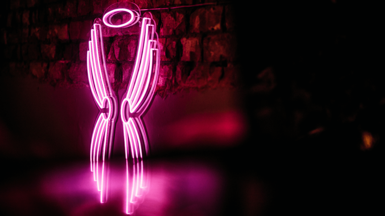 Angel and 2 bibles (1)