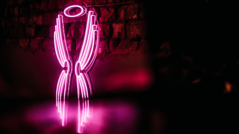 Angel and 2 bibles (1)